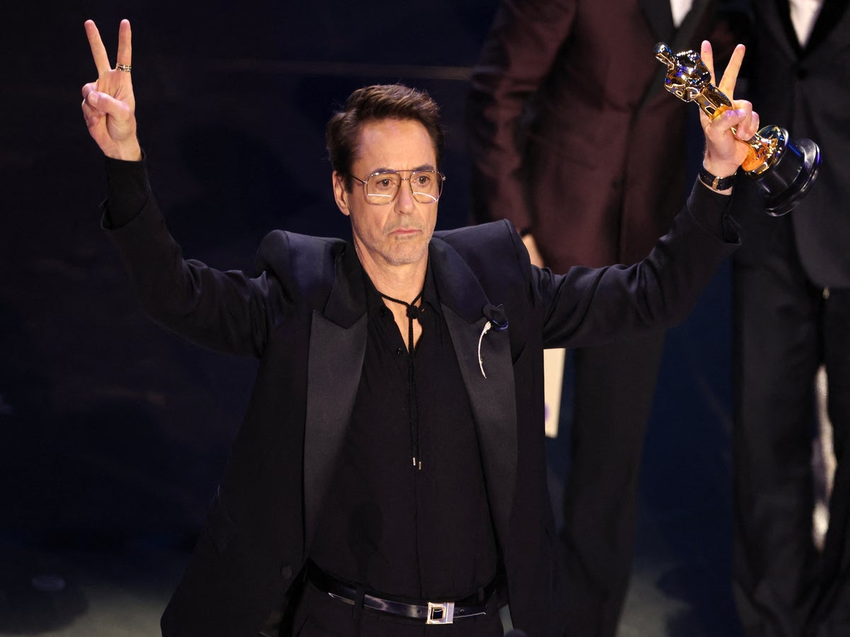 Robert Downey Jr fans think Best Supporting Actor winner made coded dig at  Marvel during Oscars speech | The Independent