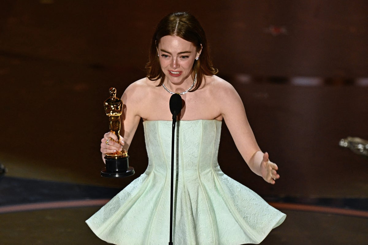 Emma Stone makes poignant Taylor Swift reference in emotional Oscars speech