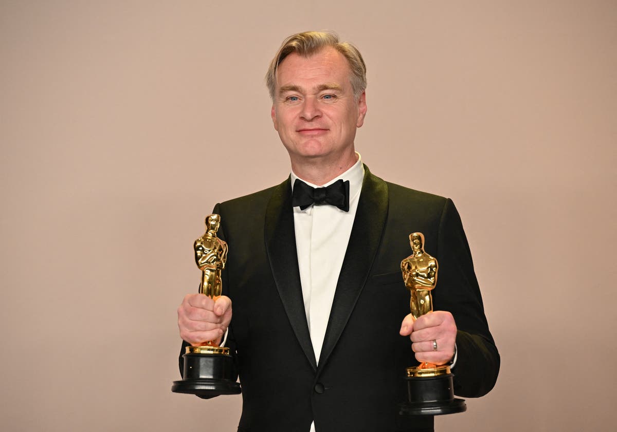 Christopher Nolan 'to earn staggering bonus' as Oppenheimer to surpass $1billion in earnings - Vimarsana News