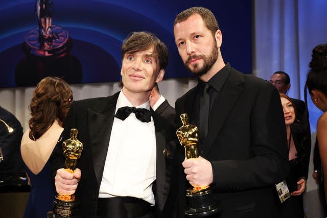 <p>Mstyslav Chernov, winner of the Oscar for Best Documentary Feature Film for "20 Days in Mariupol" and Cillian Murphy, winner of the Best Actor Oscar for "Oppenheimer", pose at the Governors Ball following the Oscars show</p>