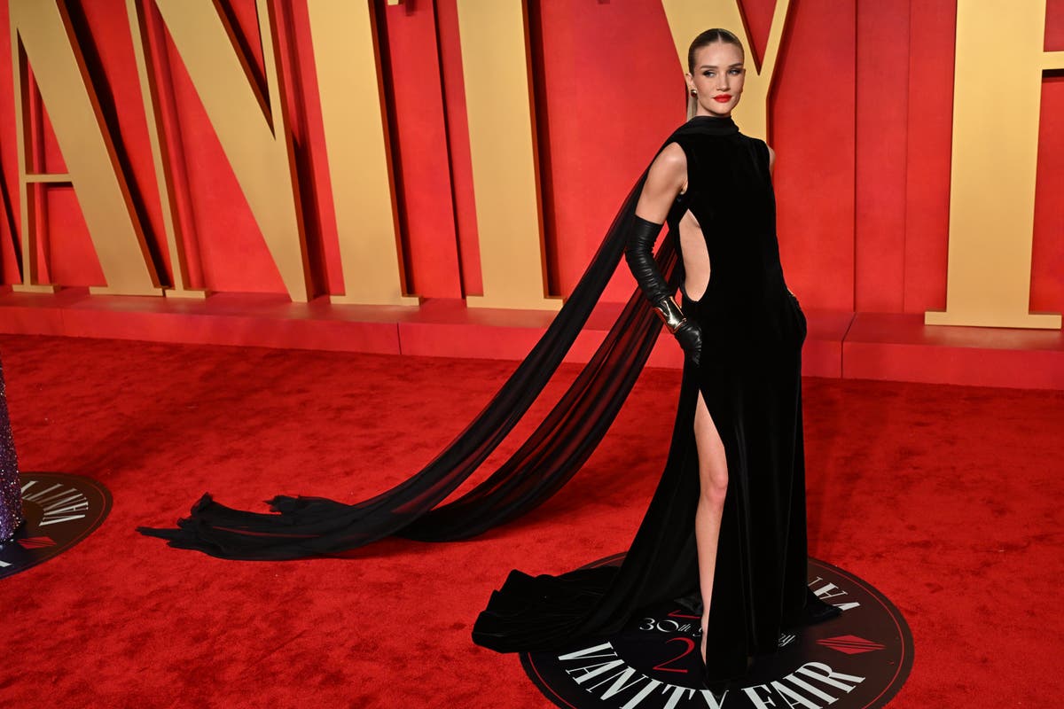 Rosie HuntingtonWhiteley sets the allblack trend at the 2024 Vanity Fair Oscars afterparty