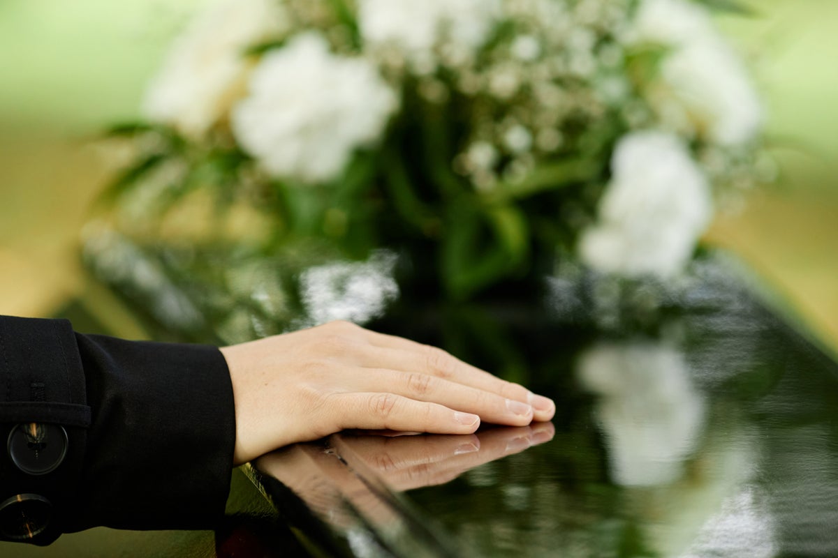 Families forced to crowdfund &pound;2,365 as funeral costs rise again