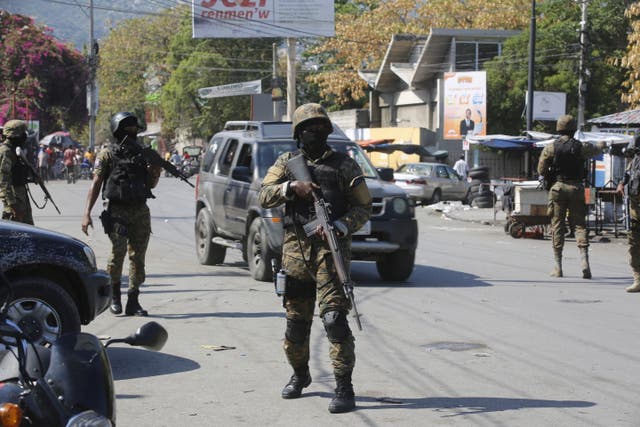 <p>Members of the General Security Unit of the National Palace, USGPN, set up a security perimeter around one of the three downtown stations after police fought off an attack by gangs the day before, in Port-au-Prince, Haiti, Saturday, March 9, 2024</p>