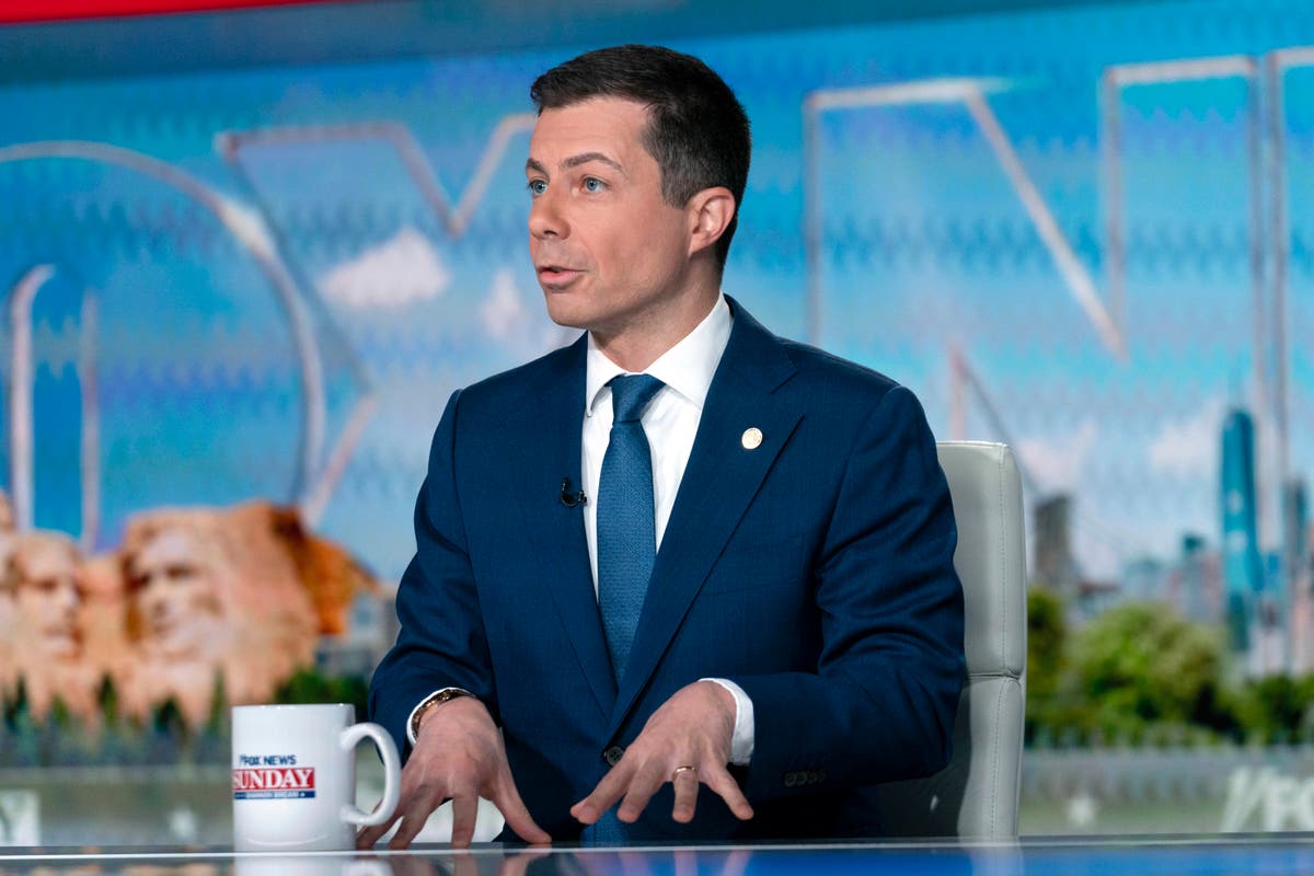 Pressure on Boeing grows as Buttigieg says the company needs to cooperate with investigations