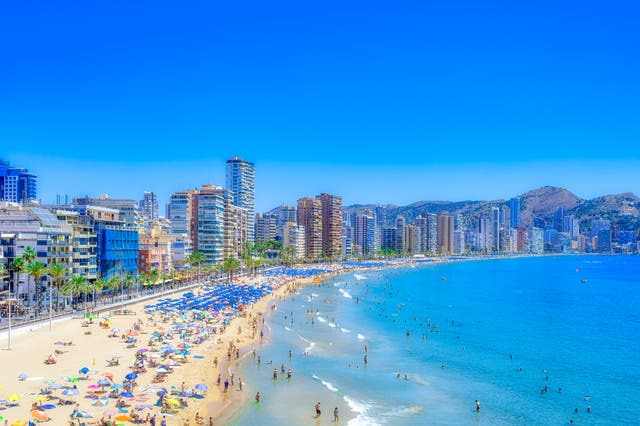 <p>Summer afternoon with people relaxing on the beach, Benidorm, Spain</p>