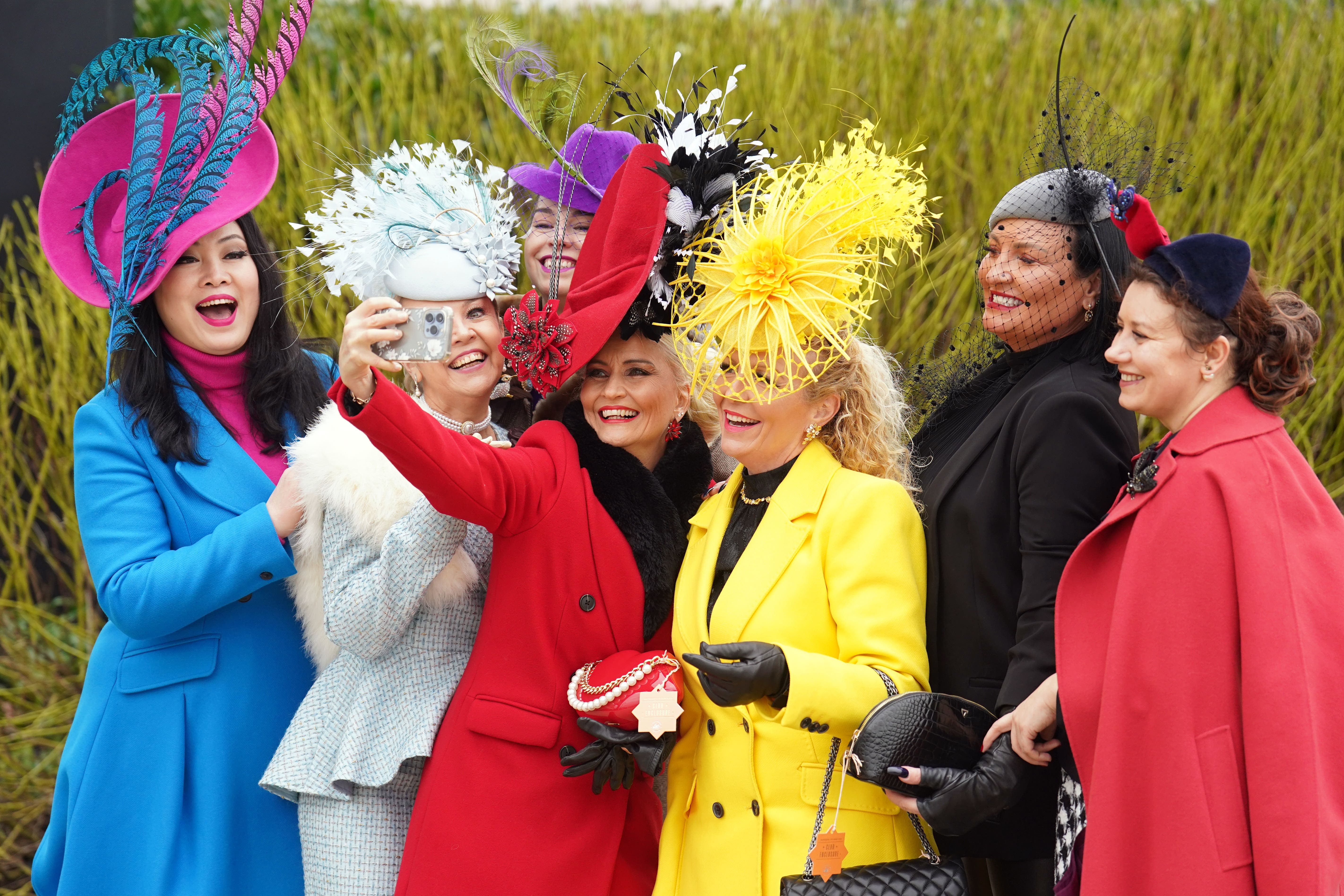 Bright colours and extravagant hats take over Cheltenham Festival fashion - Vimarsana News