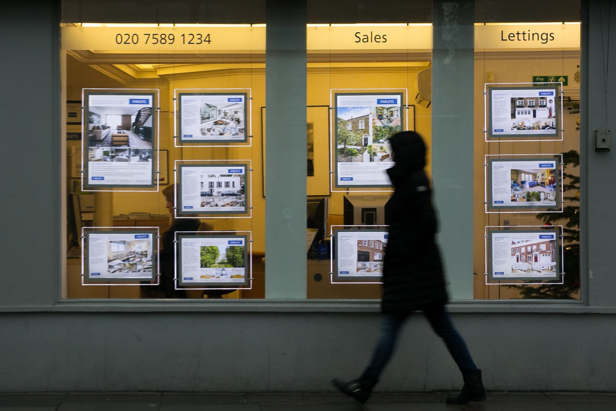 First-time buyers stretching out mortgage terms for longer, bank reports