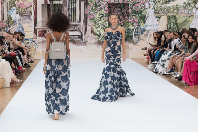 Michael Kors pays tribute to late mother with waterfront runway show set to  Bacharach tunes 