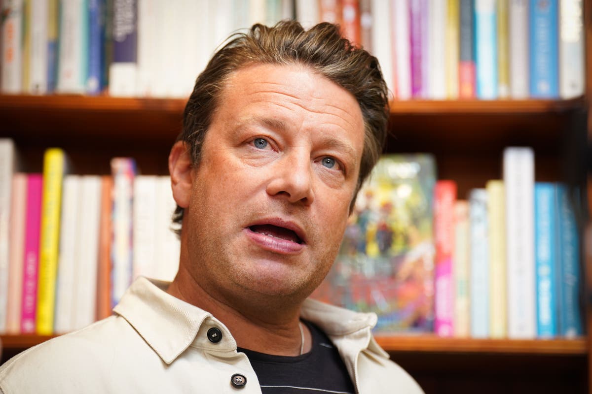 Jamie Oliver embraces Britain’s air fryer obsession with new TV show Jamie Oliver embraces Britain’s air fryer obsession with new TV show