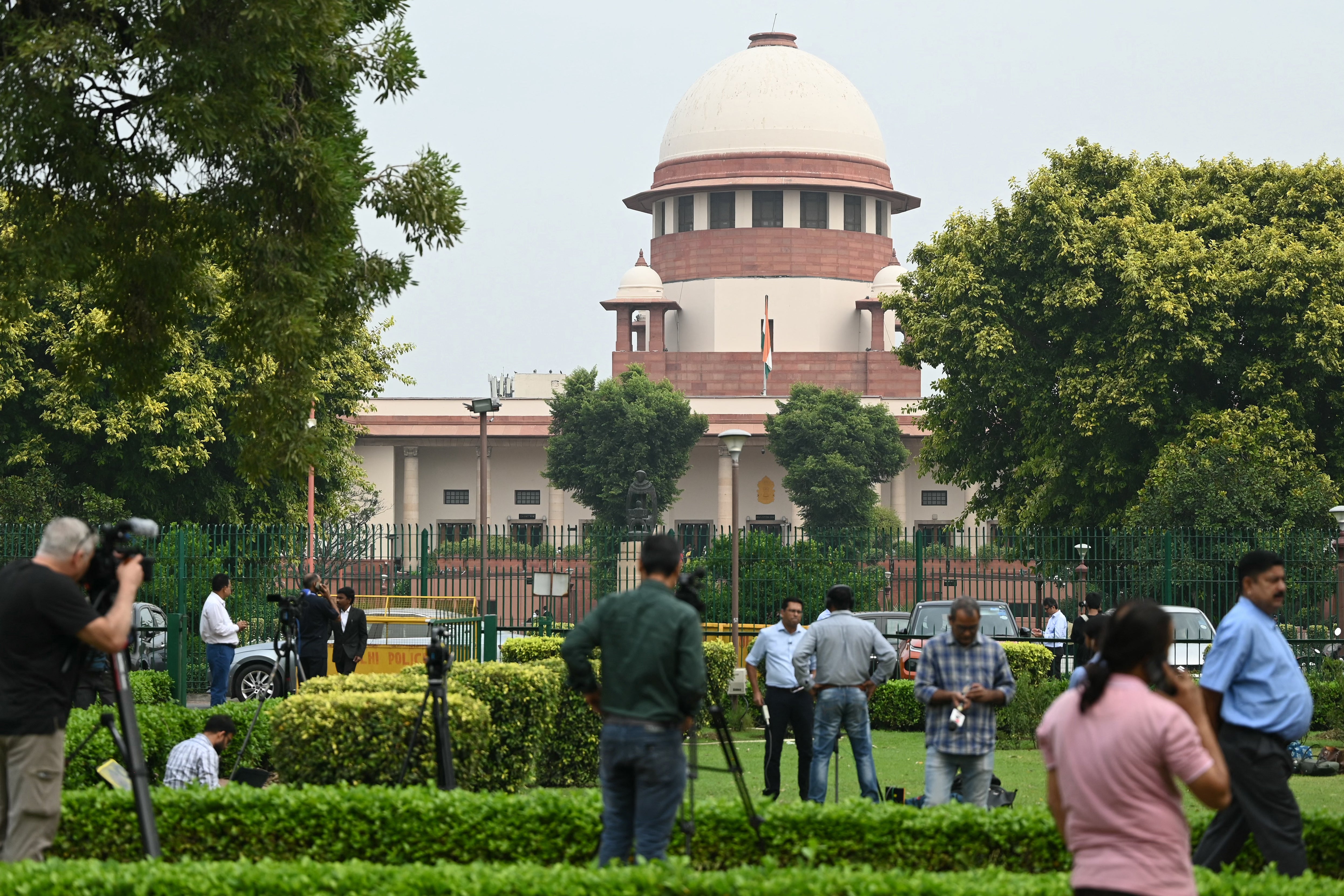<p>Journalists gather at the courtyard of the Supreme Court of India in New Delhi on October 17, 2023</p>