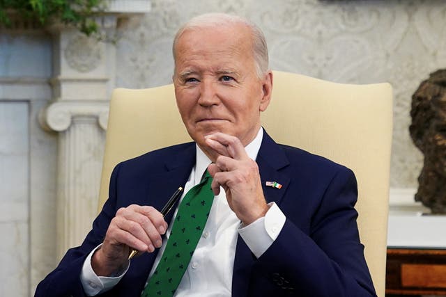 <p>U.S. President Joe Biden crosses his fingers when asked about the Hamas ceasefire proposal during his meeting with Irish Prime Minister Leo Varadkar in the Oval Office of the White House in Washington, U.S., March 15, 2024.  REUTERS/Kevin Lamarque</p>