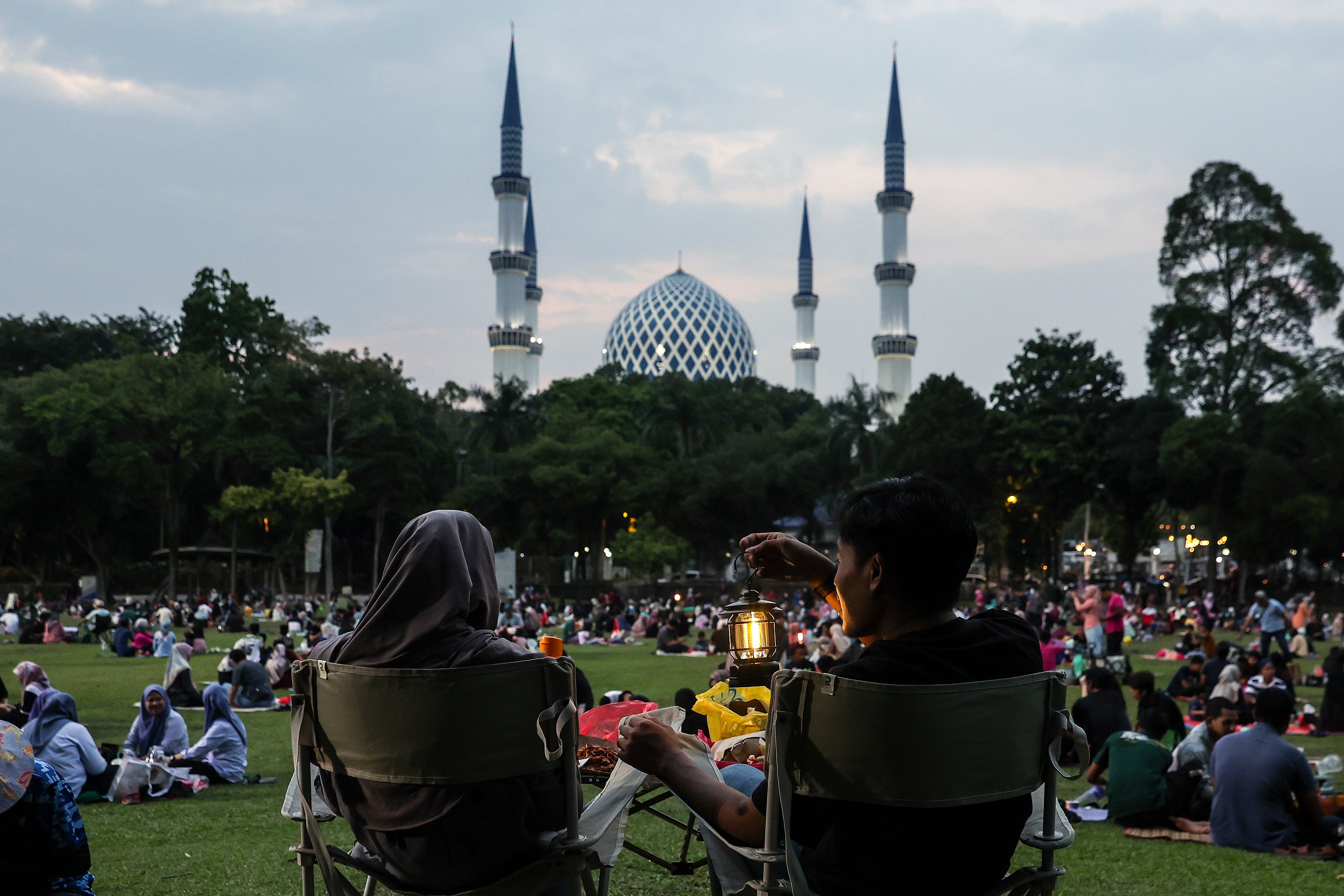 Sunset in Malaysia – but is it at the right time?