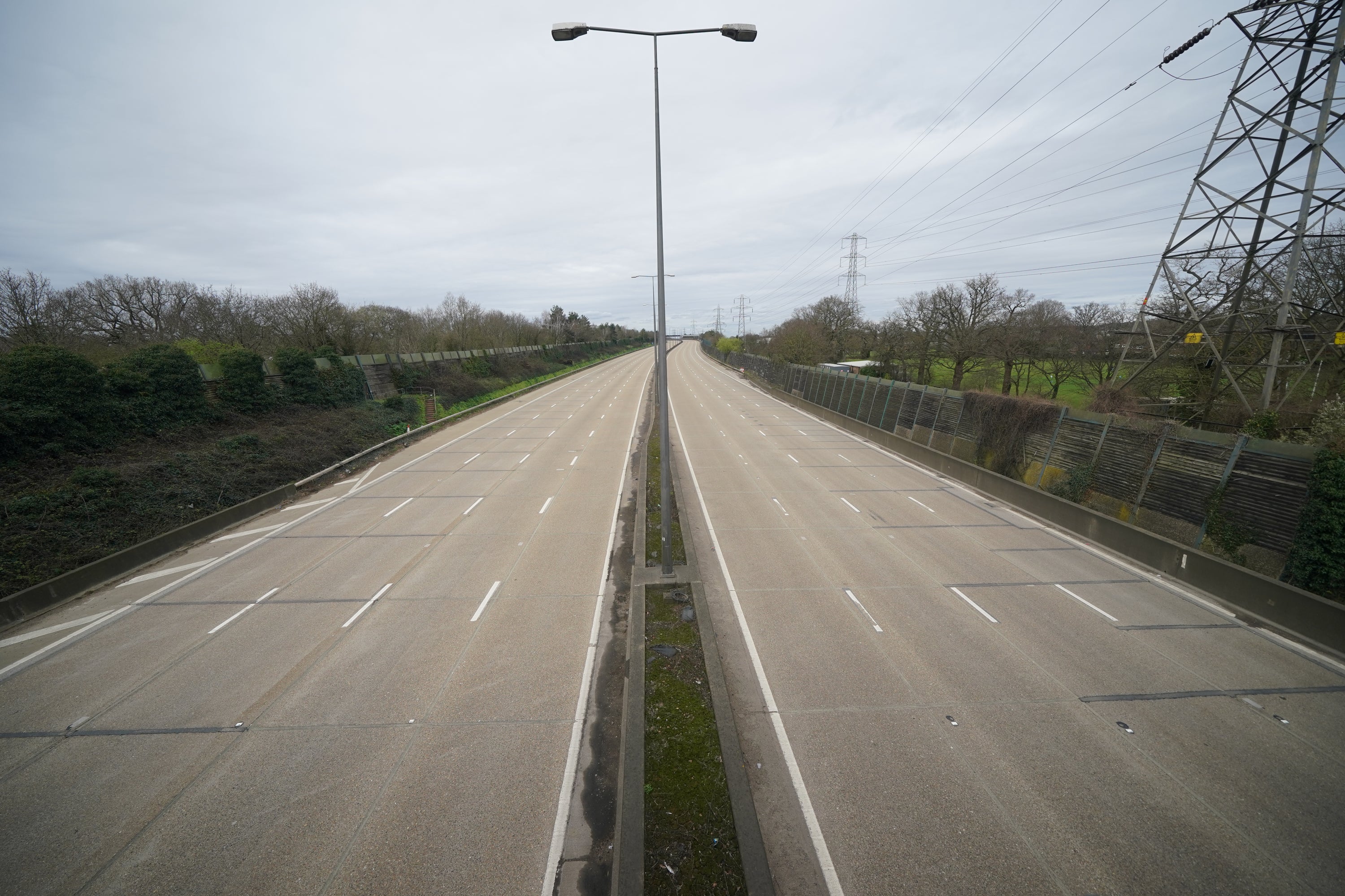 <p>A closed section of the M25 between Junctions 10 and 11</p>