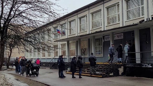 <p>Russia general election voters queue at polling station in Saint Petersburg.</p>