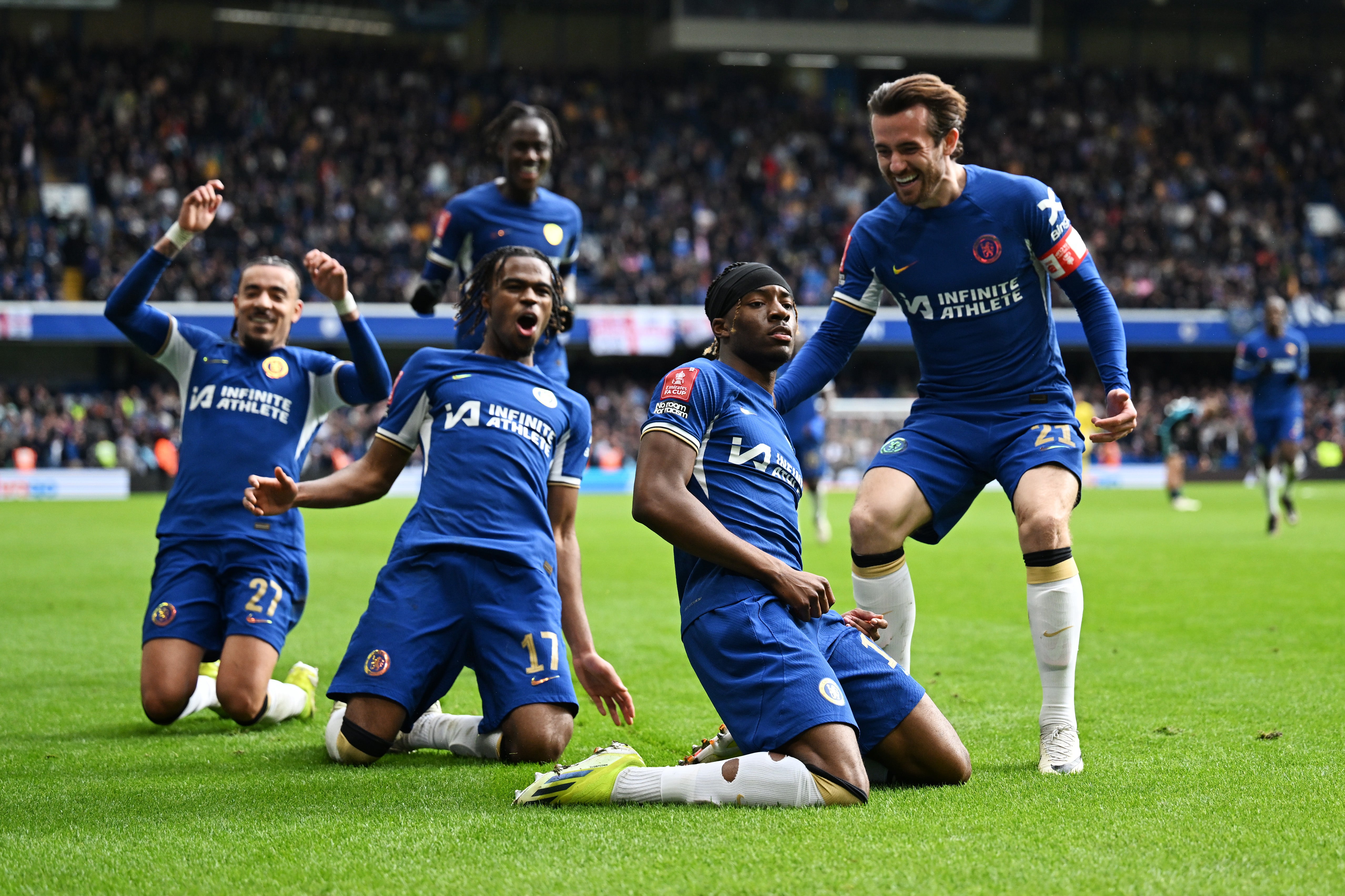 Noni Madueke (front) celebrates with teammates after scoring Chelsea’s fourth goal