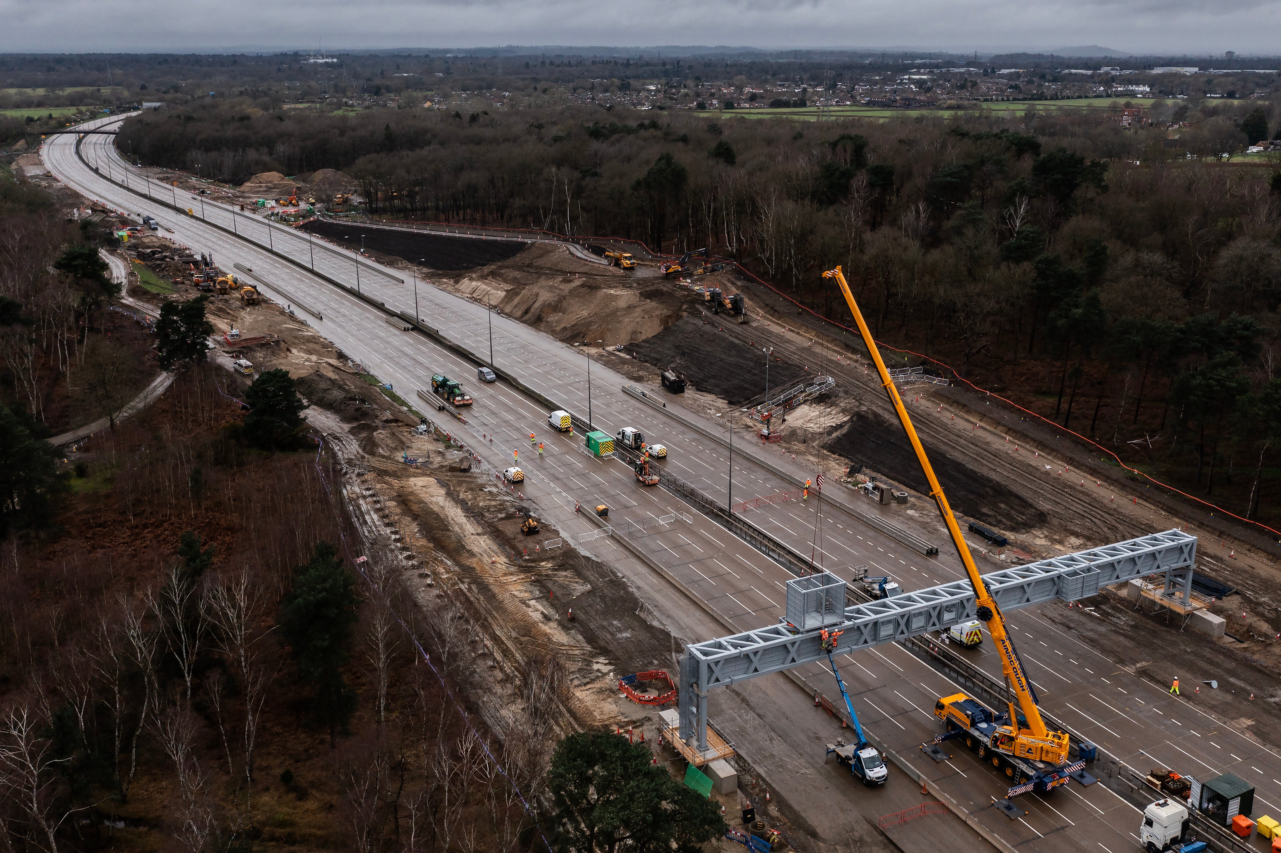 pHas the M25 reopened? Latest news/p