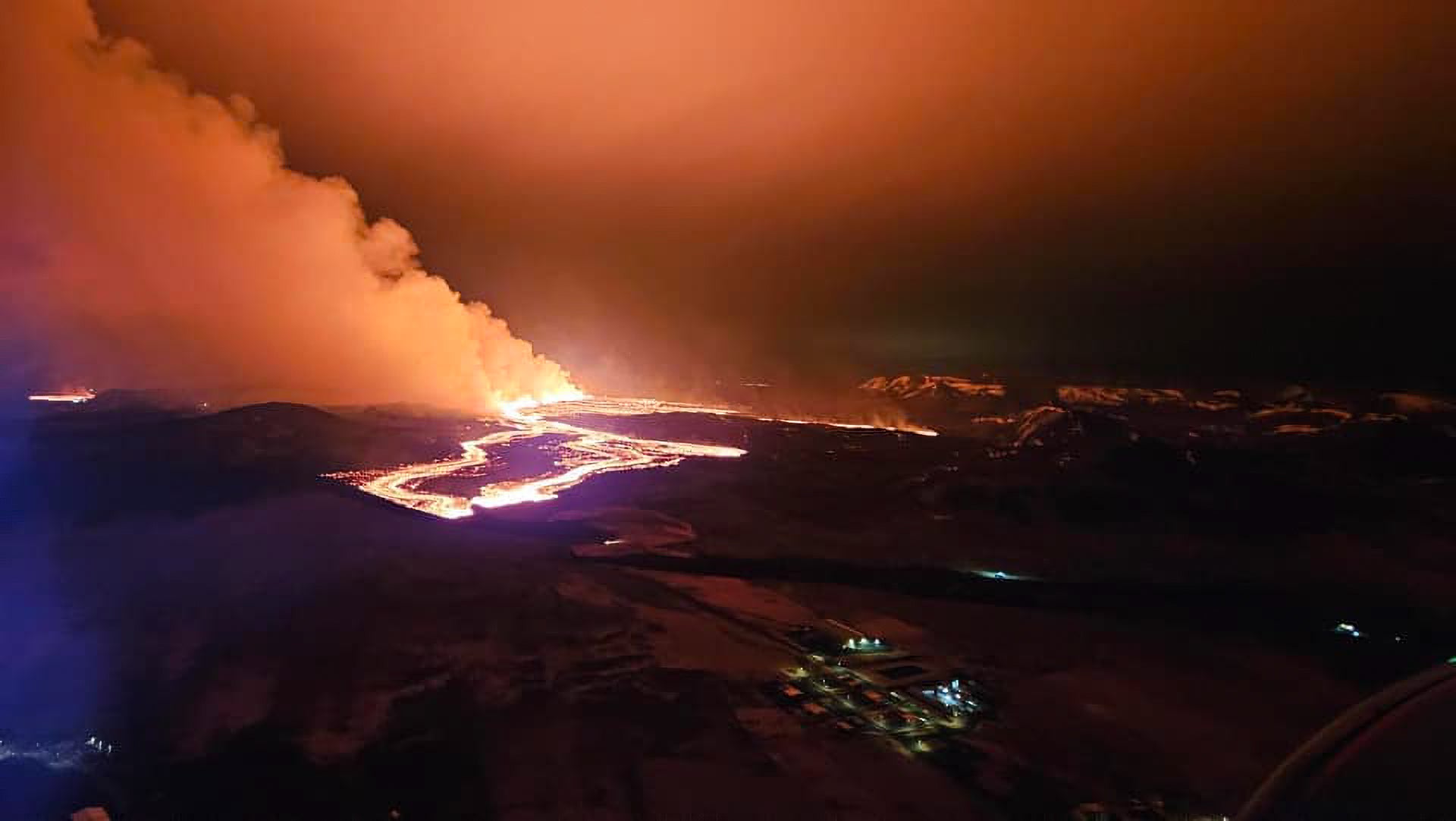 An aerial view of the volcanic eruption near the town of Grindavik