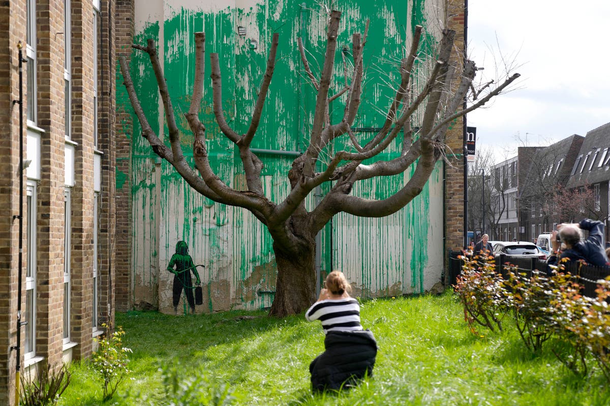 What&rsquo;s the meaning behind Banksy&rsquo;s new London tree mural? 