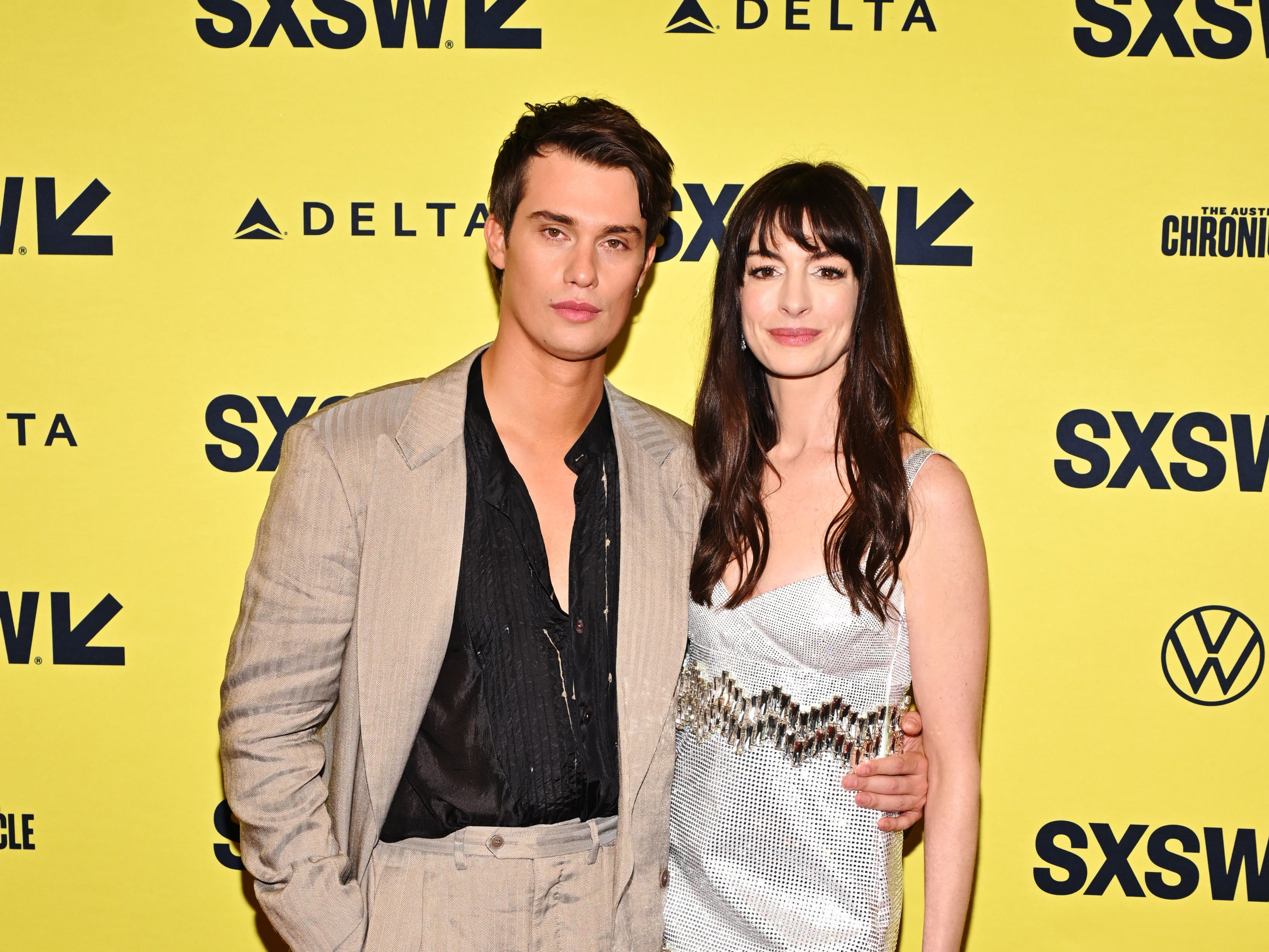 <p>Nicholas Galitzine and Anne Hathaway</p>
