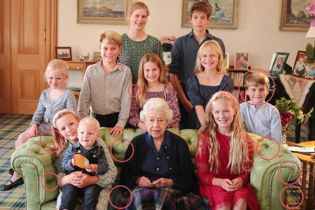 <p>Queen Elizabeth II along with her grandchildren and great grandchildren </p>