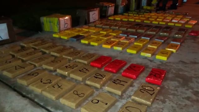 <p>Argentinian police find 150kg of cocaine hidden in lorry transporting wood.</p>