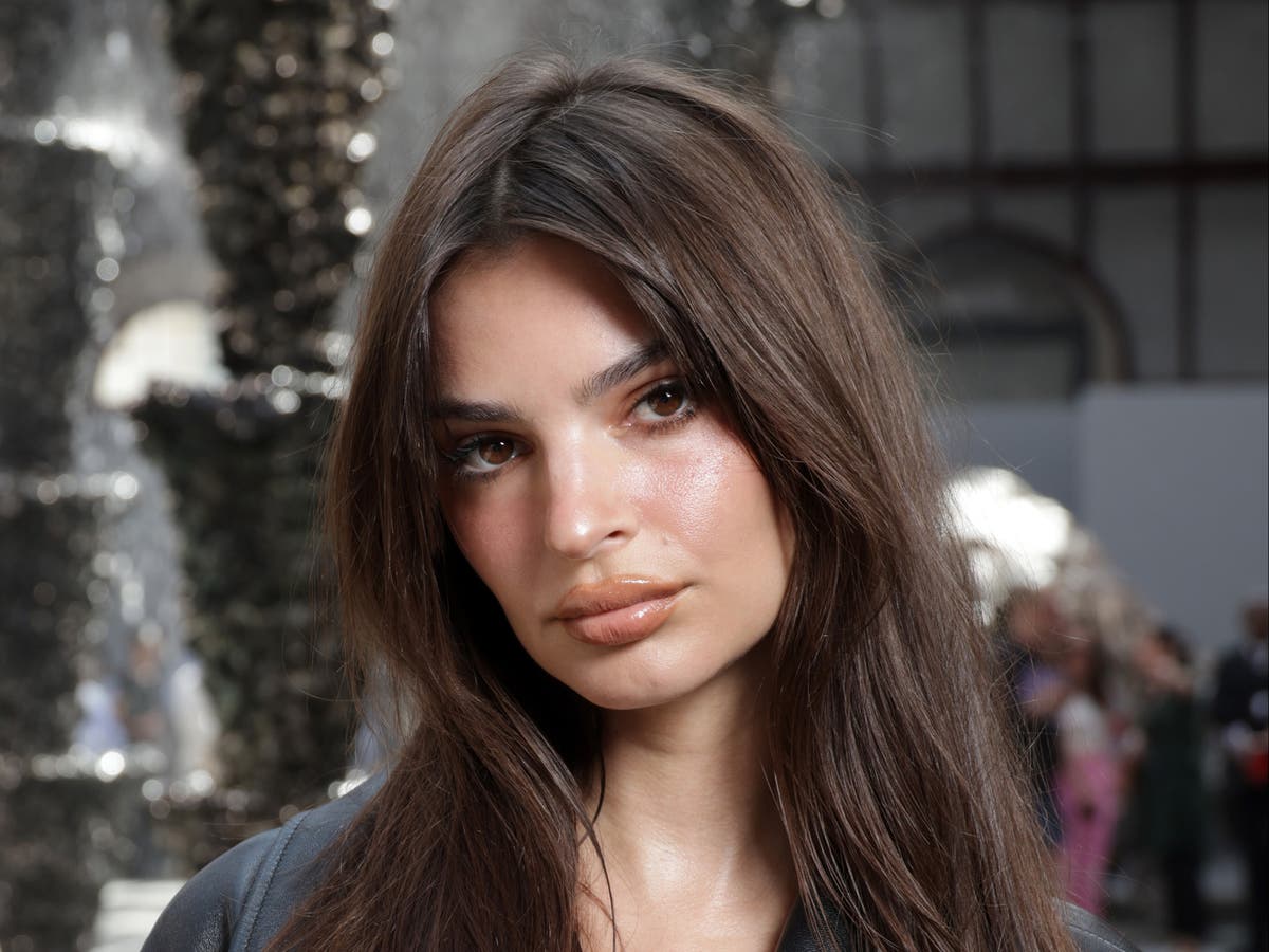 Customers complain that Emily Ratajkowski&rsquo;s swimwear brand hasn&rsquo;t shipped anything in months
