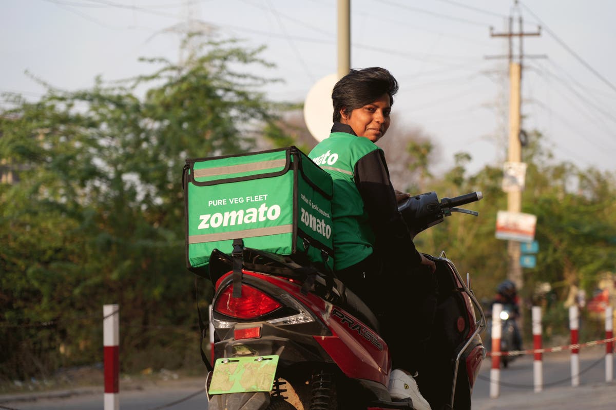 Zomato: Indian food delivery giant forced into U-turn over &lsquo;pure vegetarian&rsquo; green fleet shirts