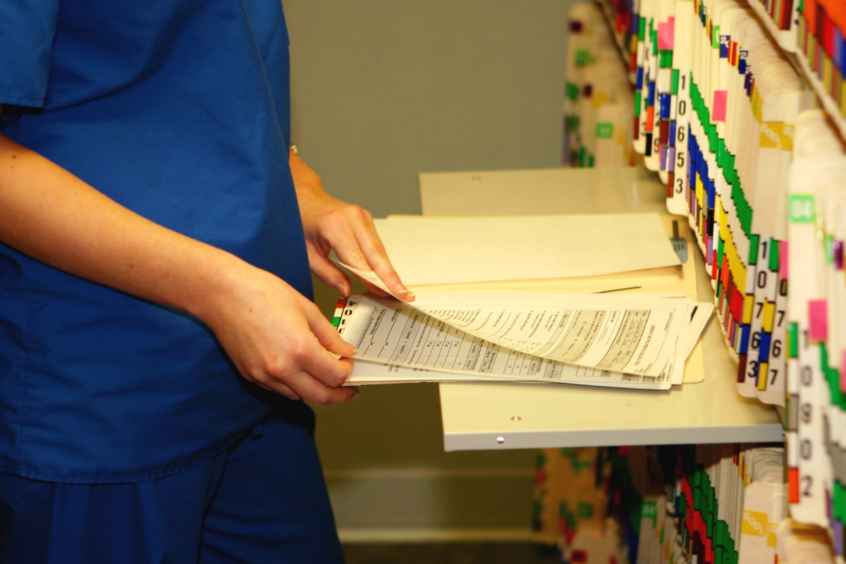 Nurse who said ‘she could kill someone and still get a job’ banned