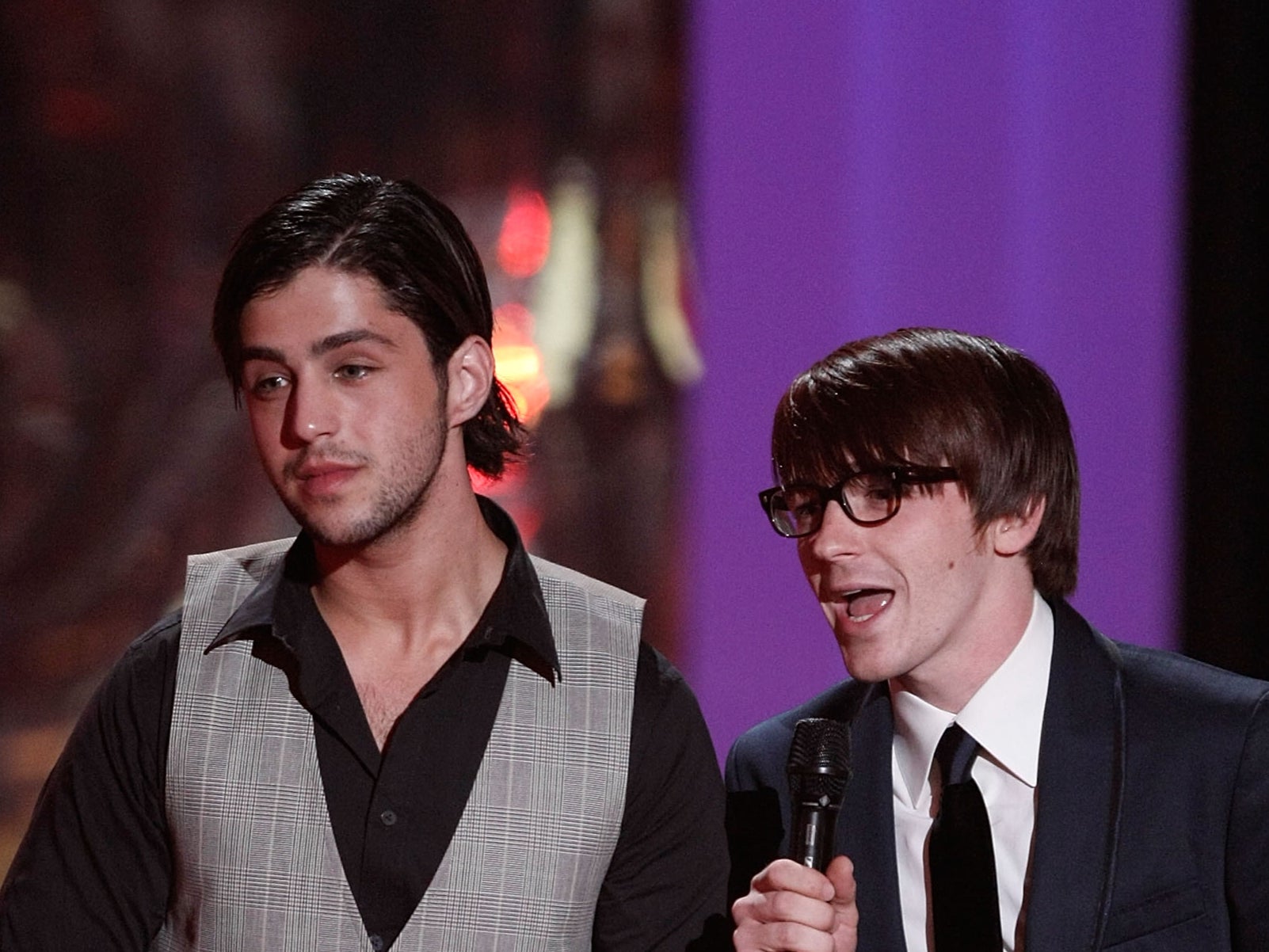 Drake Bell with Josh Peck in 2009