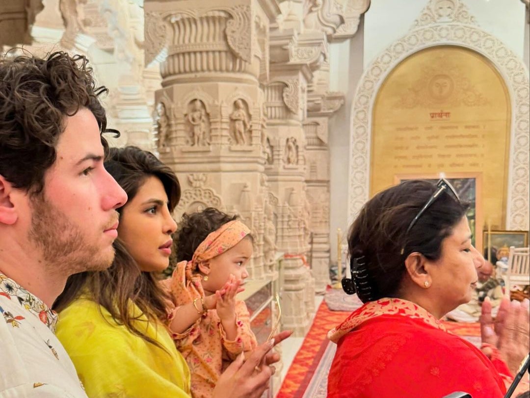 <p>Priyanka Chopra Jonas, Nick Jonas, offer prayers at the Ram Temple in Ayodhya on 20th March 2024.</p>
