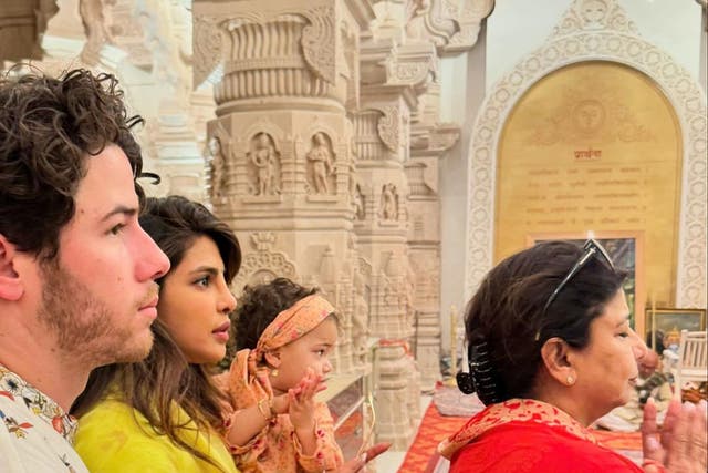 <p>Priyanka Chopra Jonas, Nick Jonas, offer prayers at the Ram Temple in Ayodhya on 20th March 2024.</p>