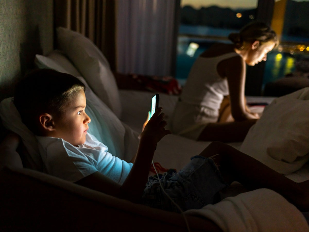 Screens and teens: How phones broke children’s brains