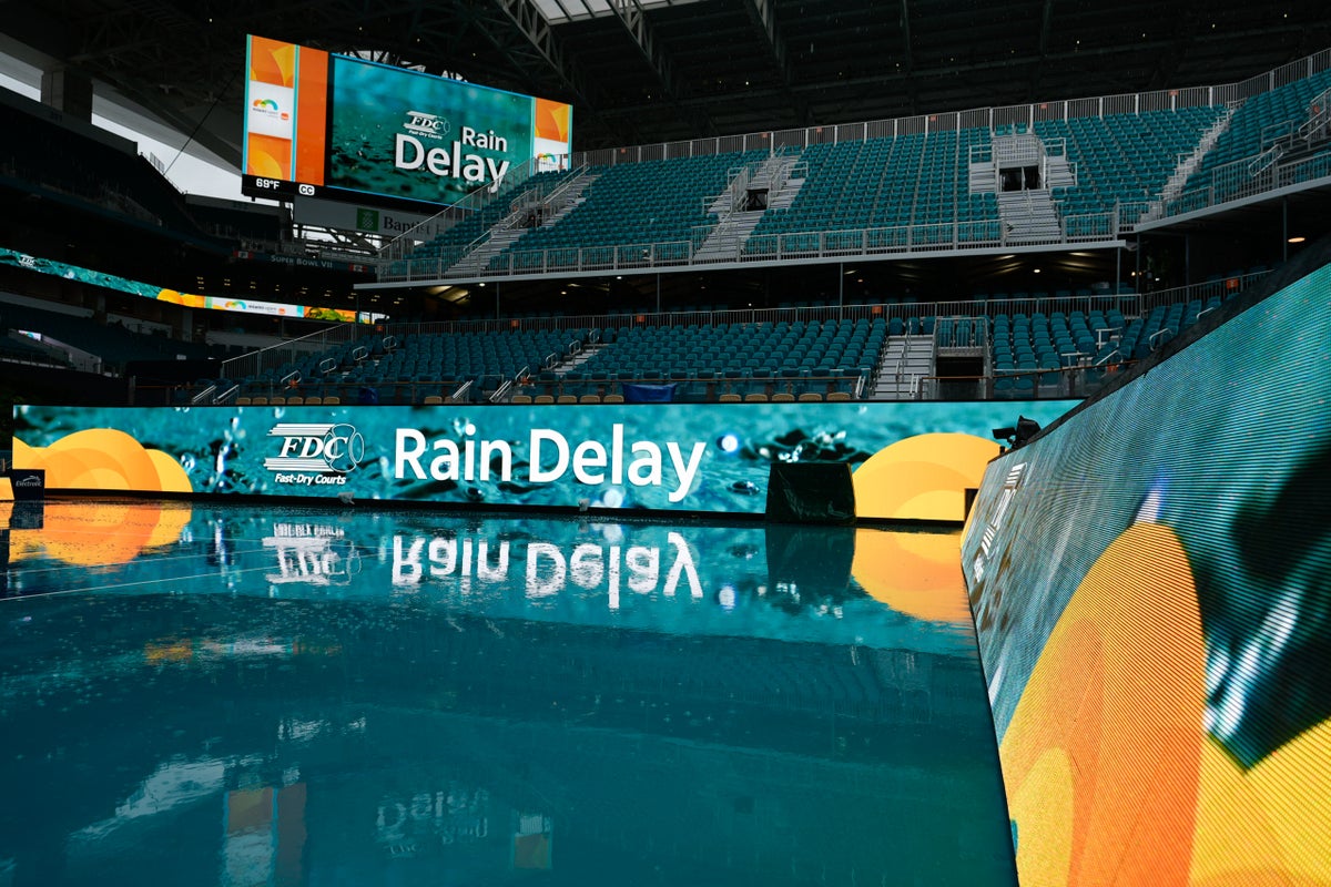 Andy Murray v Tomas Martin Etcheverry LIVE: Score and updates as Miami Open clash in rain delay