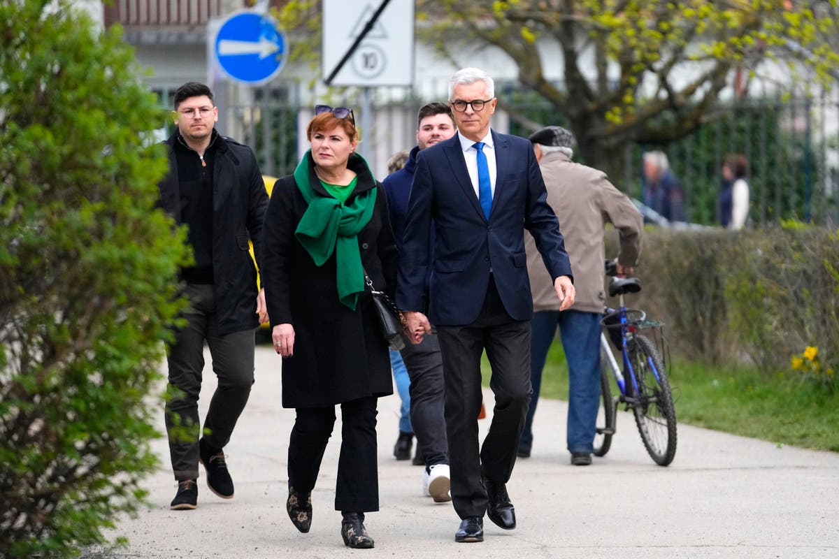 Photo of Slováci zvolili prvú prezidentskú nástupkyňu.  Očakáva sa, že vyhrá spojenec populistického premiéra