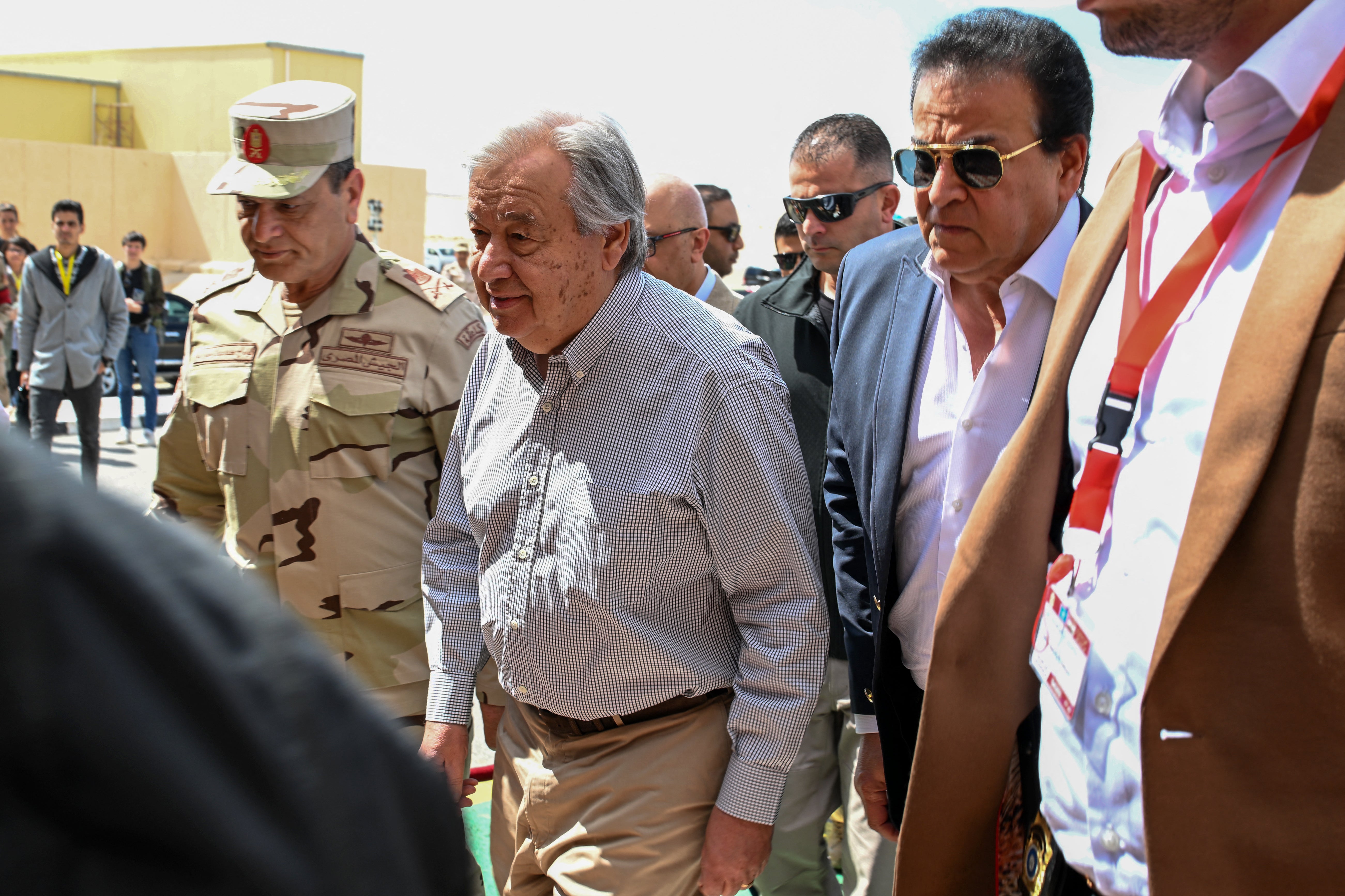 UN secretary general Antonio Guterres (C) flanked by the Egyptian Second Army chief Mohammad Abdel Rahman (L) and Egypt's health minister Khaled Abdel Ghaffar (R)