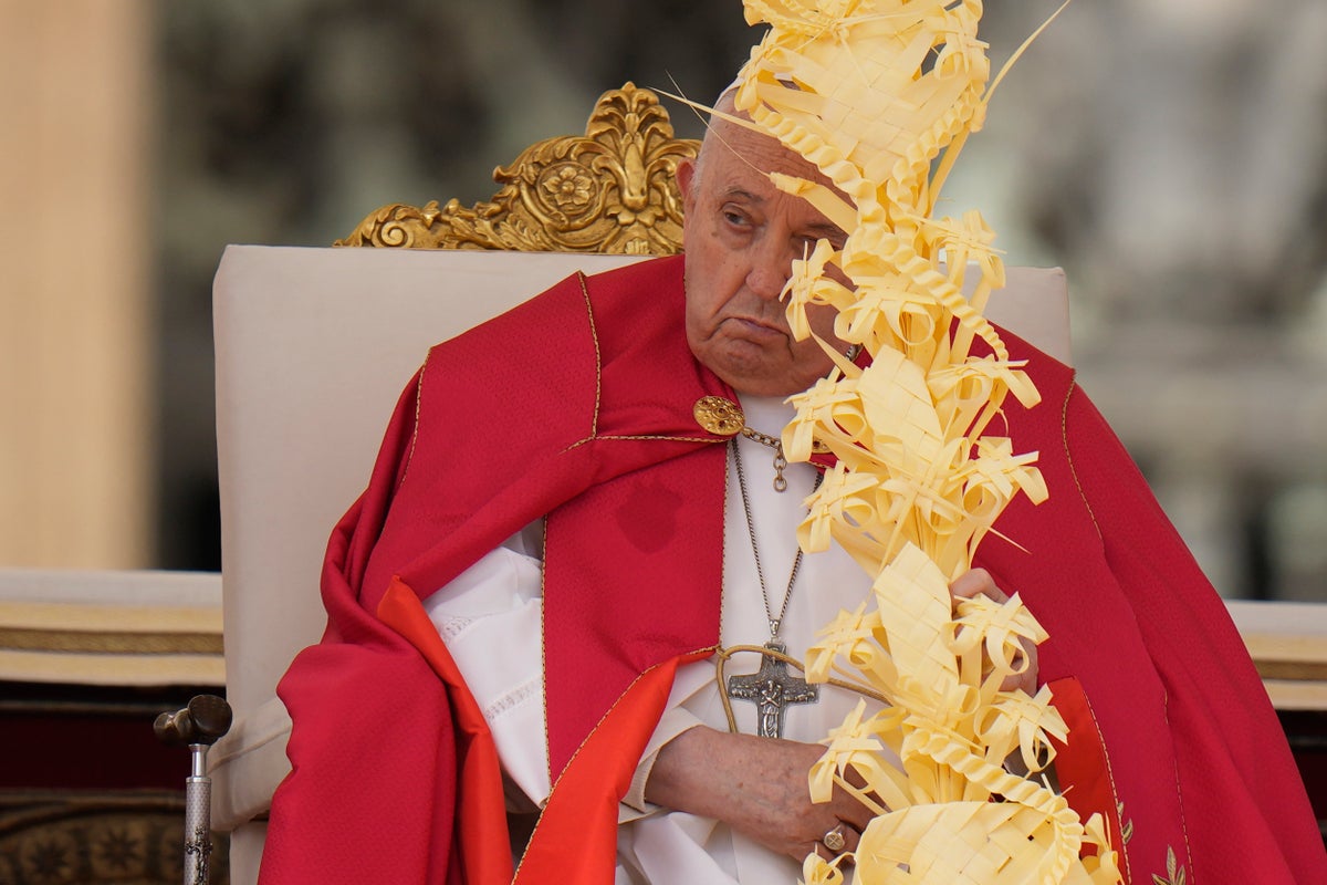 Pope skips homily at start of busy Holy Week during Palm Sunday Mass in St. Peter’s Square