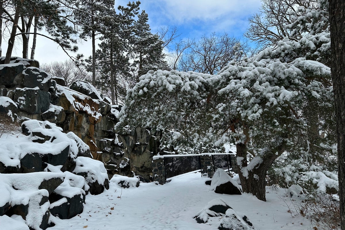 Chaos as snowstorm sweeps across the Plains and Midwest | The Independent