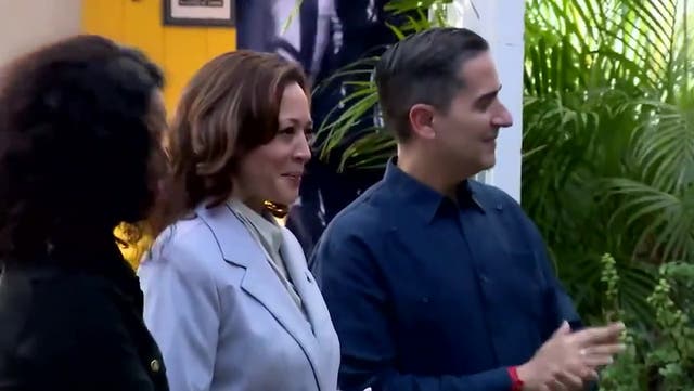 <p>Kamala Harris unknowingly claps along to Spanish song protesting against her on visit to Puerto Rico.</p>