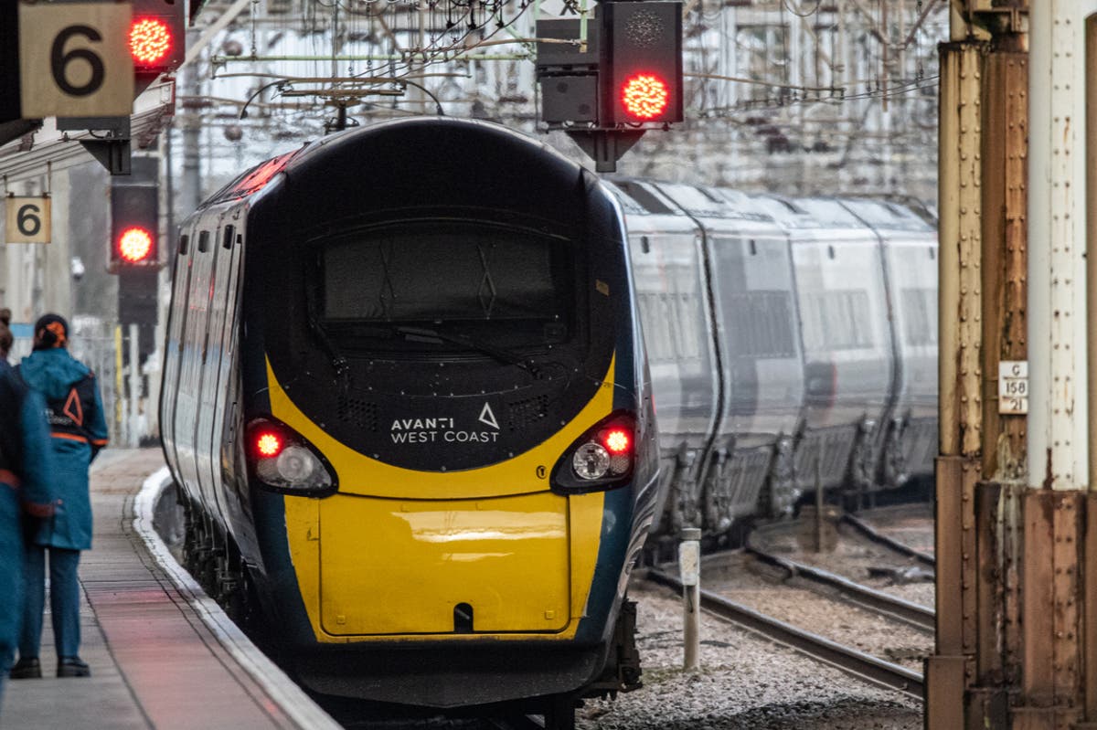 Avanti train drivers Avanti train drivers to be paid £600 for overtime shifts