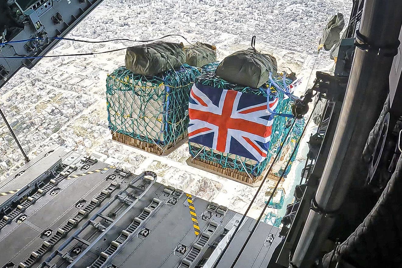 Humanitarian aid being airdropped over Gaza from a RAF A400M aircraft (AS1 Leah Jones/MoD)