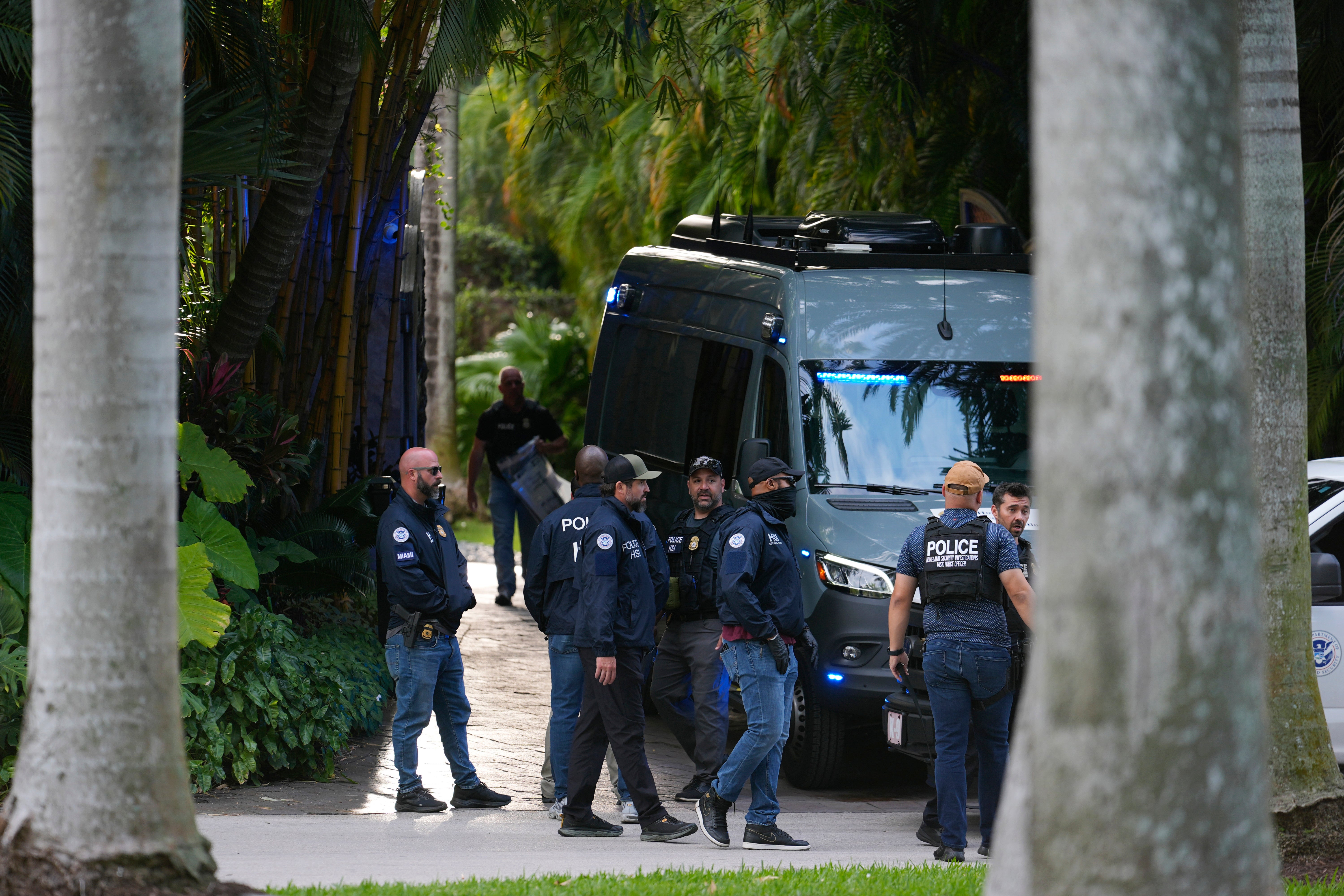 Federal agents at Diddy’s home in Star Island, Miami Beach, during the raid