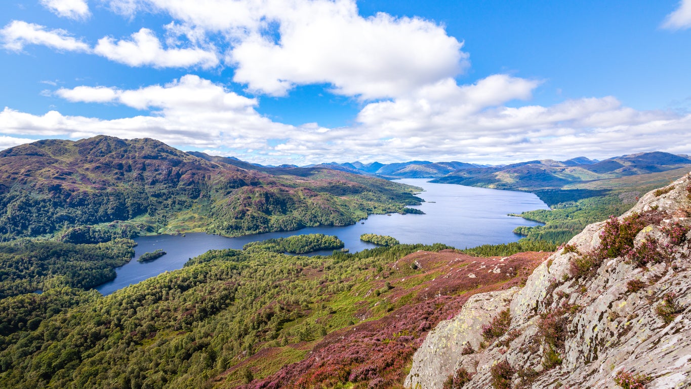 Loch Lomond é um dos destaques da rota West Highland Way