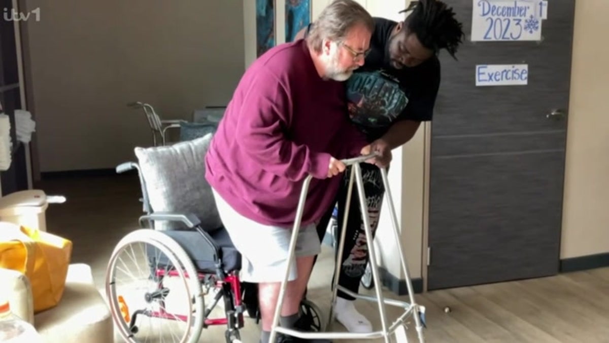Derek Draper lifts himself out of wheelchair and walks again just nine days before death