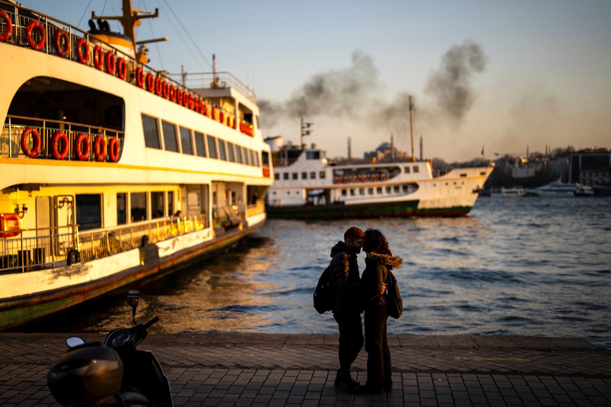 AP Fotoğrafları: Seçmenler, Boğaziçi'nin koruyucusu İstanbul'un tarihinde yeni bir sayfa açıyor