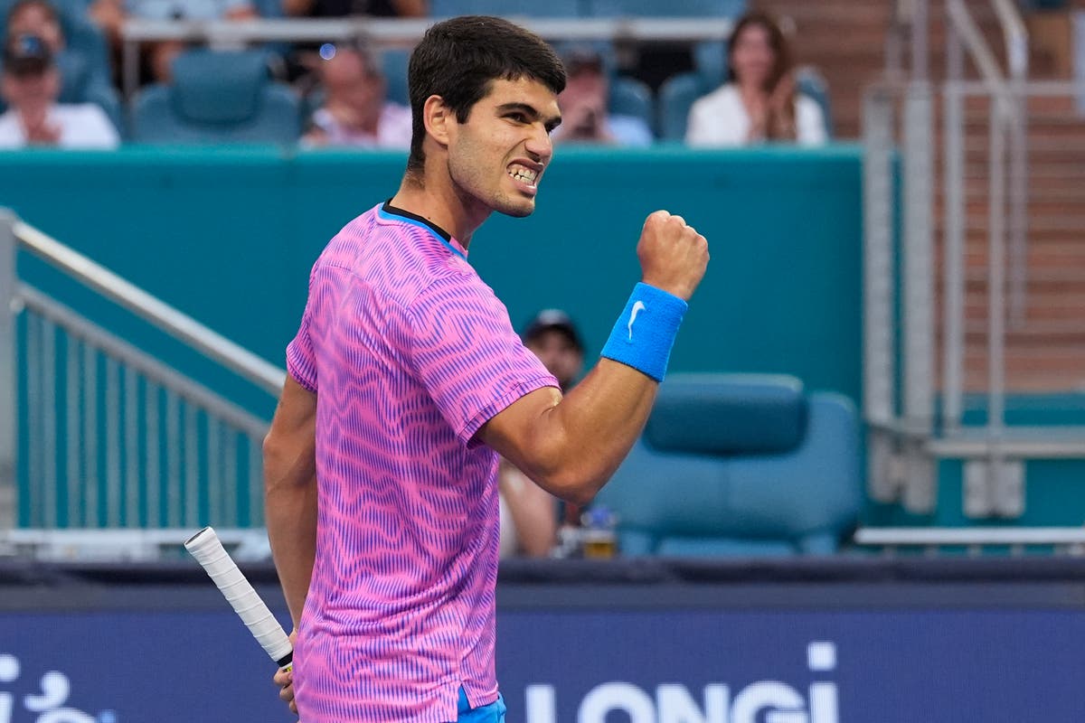 Carlos Alcaraz into Miami Open quarter-finals with Sunshine Double still in sight