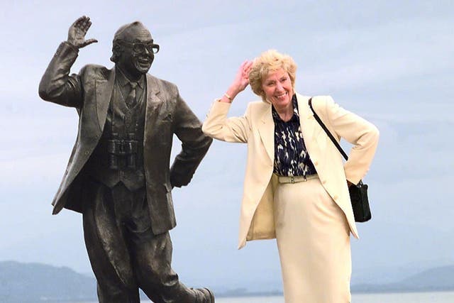 Joan Morecambe, the widow of comedian Eric Morecambe, with a statue in honour of her husband (John Giles/PA)