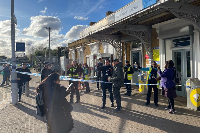<p>British Transport Police (BTP) said they received reports of two men fighting between Beckenham and Shortlands railway station shortly before 4pm on Wednesday</p>
