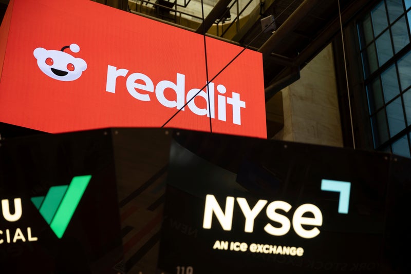 Reddit shares plummet despite AI content deals 