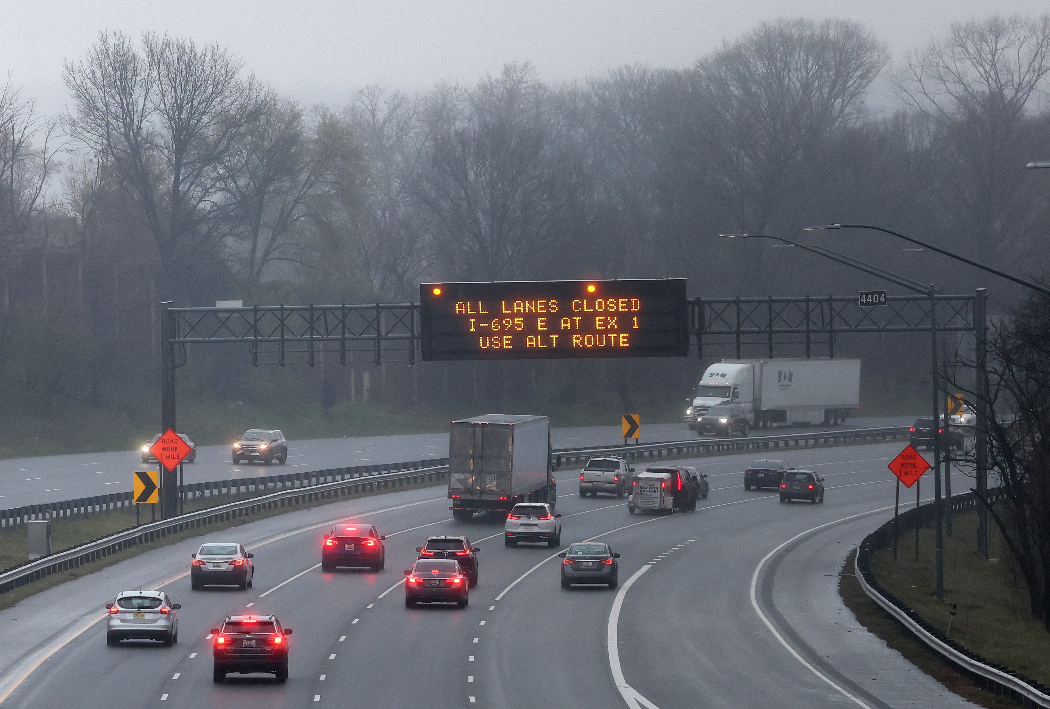 <p>A sign signals motorist of the closure of I-695 following the collapse of the Francis Scott Key Bridge after the cargo ship Dali crashed into it</p>