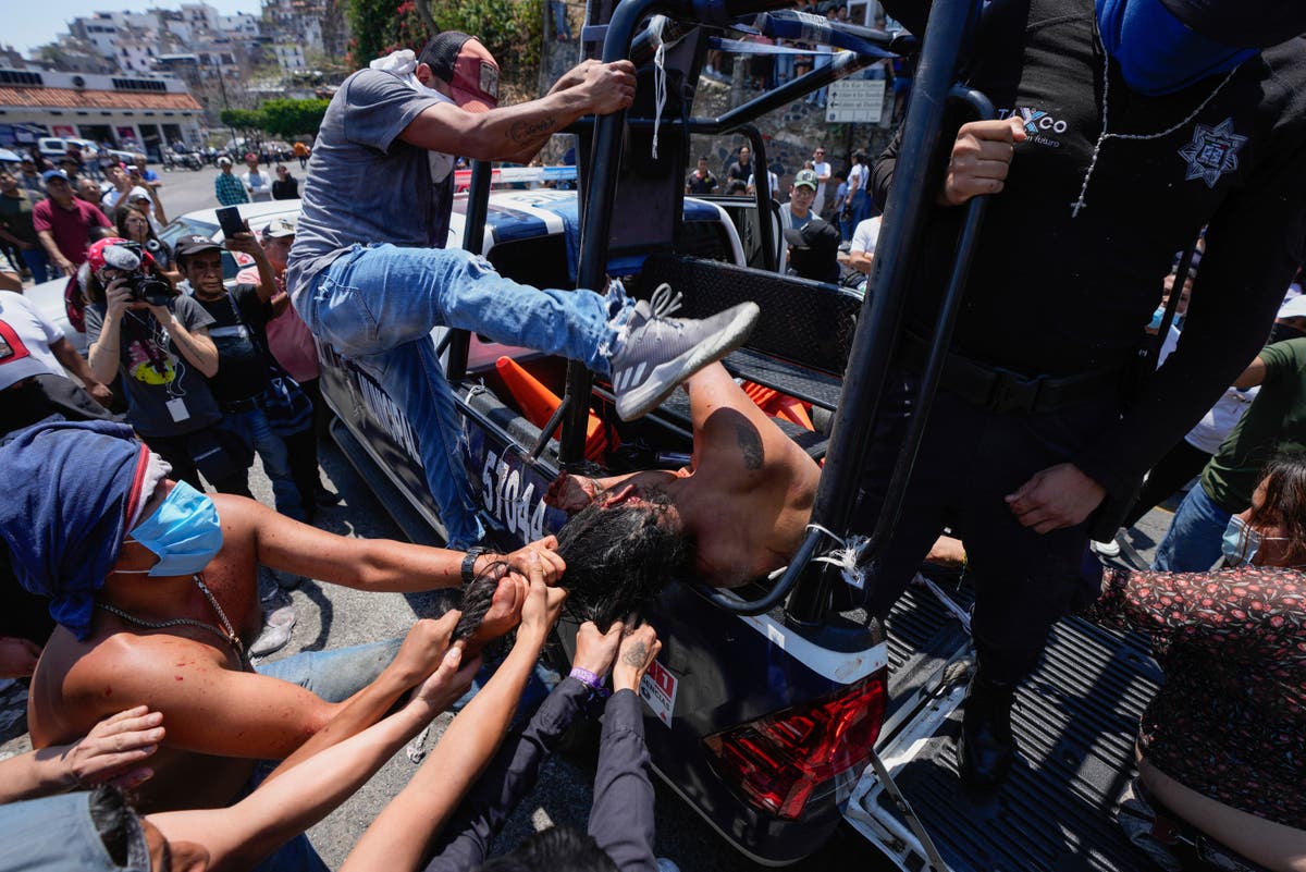 Mob in Mexico brutally beats suspected kidnapper hours before Holy Week procession